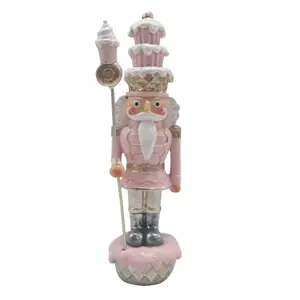 Růžová dekorace socha Louskáček s muffinky - 5*5*16 cm Clayre & Eef