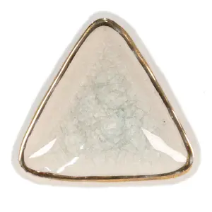 Produkt Bílá antik úchytka s popraskáním ve tvaru trojúhelníku - 5*5*7 cm Clayre & Eef