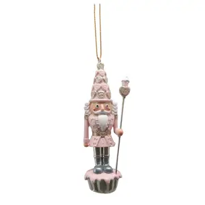 Produkt Růžová závěsná dekorace socha Louskáček s muffinky - 3*3*11 cm Clayre & Eef